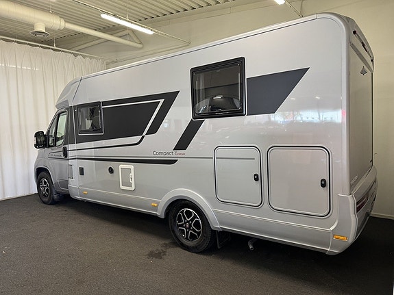 Adria COMPACT SUPREME SC *QUEENBÄDD* 450 mil 3 of 19