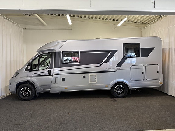 Adria COMPACT SUPREME SC *QUEENBÄDD* 450 mil 2 of 19