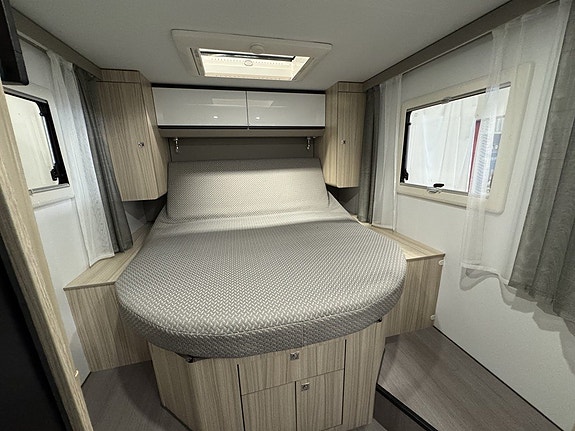 Adria COMPACT SUPREME SC *QUEENBÄDD* 450 mil 12 of 19