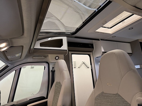 Adria COMPACT SUPREME SC *QUEENBÄDD* 450 mil 6 of 19