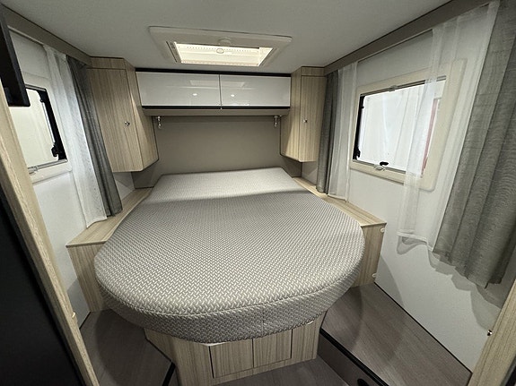 Adria COMPACT SUPREME SC *QUEENBÄDD* 450 mil 11 of 19