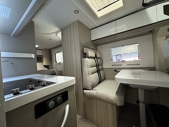 Adria COMPACT SUPREME SC *QUEENBÄDD* 450 mil 9 of 19