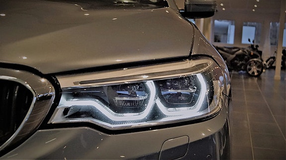 BMW 530i 2 of 27