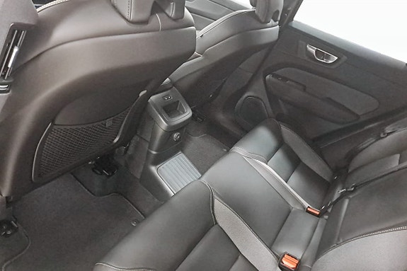 Volvo XC60 8 of 14