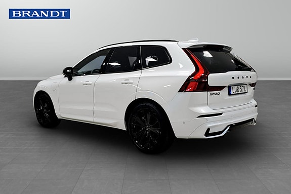 Volvo XC60 2 of 14