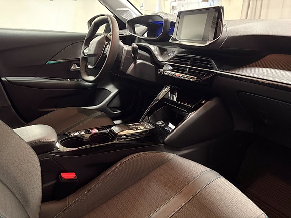 Peugeot e-208 10 of 15