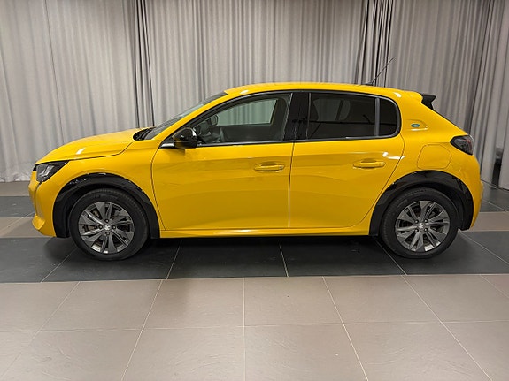 Peugeot e-208 3 of 15
