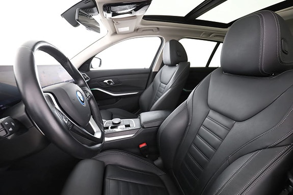 BMW 330e 11 of 30