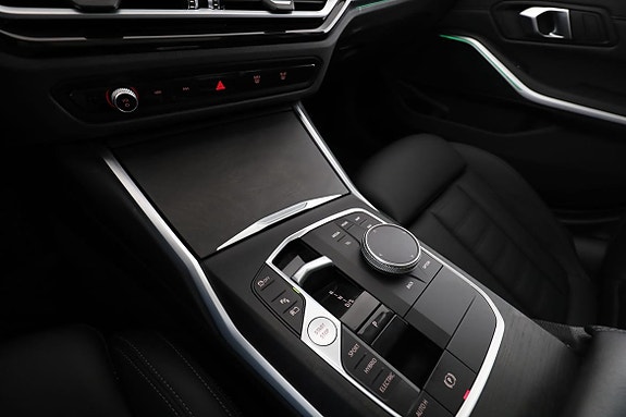 BMW 330e 27 of 30