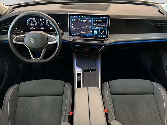 Volkswagen Passat 13 of 28