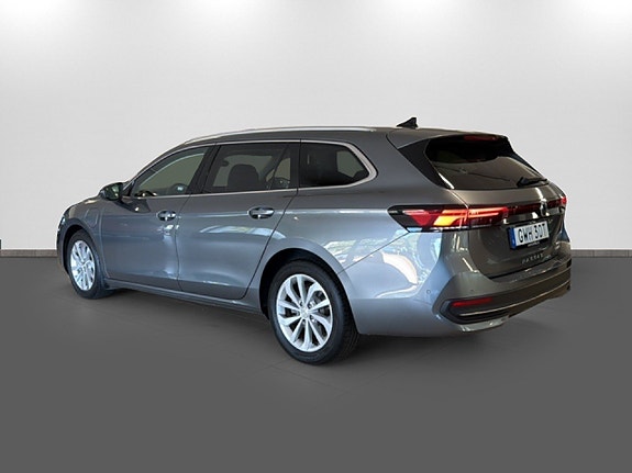 Volkswagen Passat 3 of 28