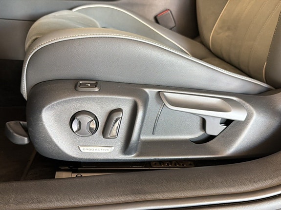 Volkswagen Passat 16 of 28