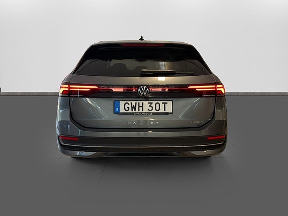Volkswagen Passat 6 of 28