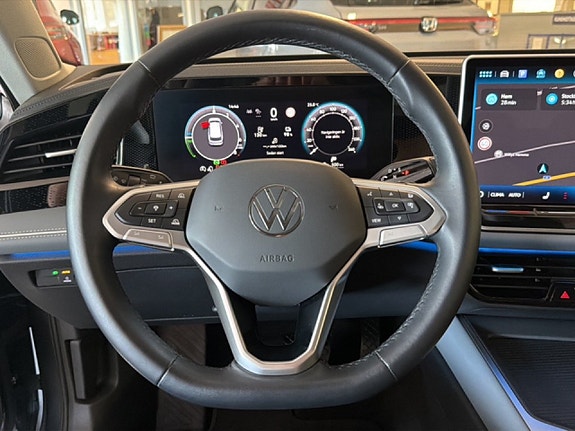 Volkswagen Passat 15 of 28