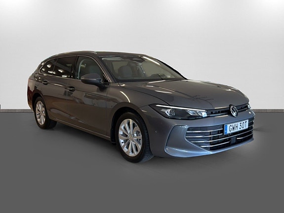Volkswagen Passat 4 of 28