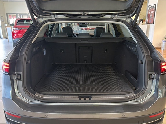 Volkswagen Passat 7 of 28