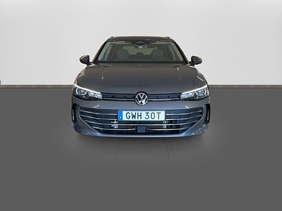 Volkswagen Passat 5 of 28