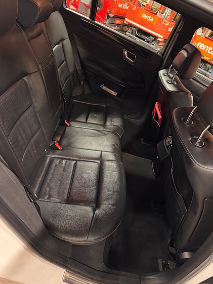 Mercedes-Benz E220 4 of 4