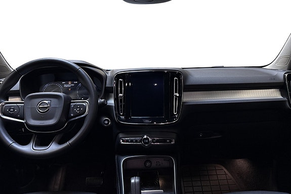 Volvo XC40 8 of 11