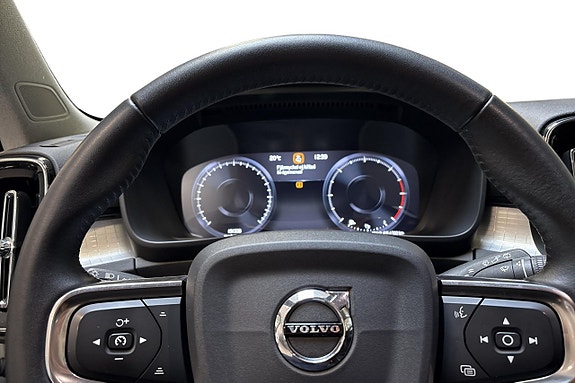 Volvo XC40 7 of 11