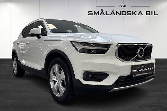 Volvo XC40 2 of 11