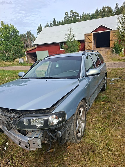 Volvo V70 2 of 11