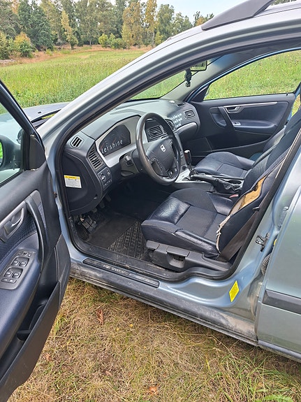 Volvo V70 4 of 11