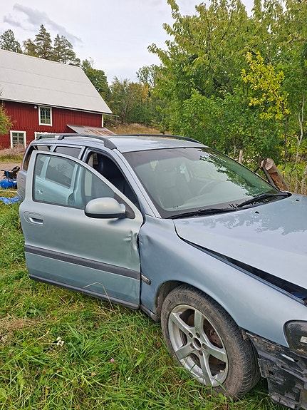 Volvo V70 3 of 11