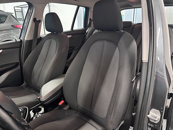 BMW 218i 5 of 16