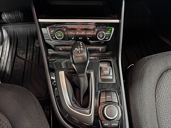 BMW 218i 14 of 16