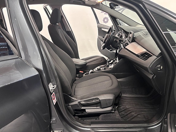 BMW 218i 6 of 16