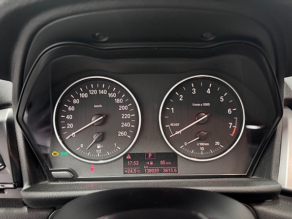 BMW 218i 12 of 16