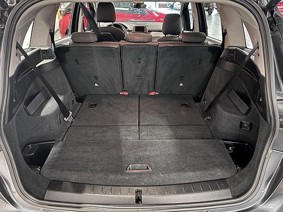 BMW 218i 9 of 16