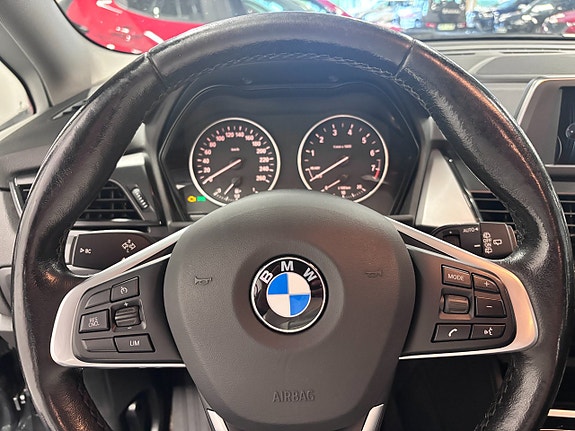 BMW 218i 11 of 16