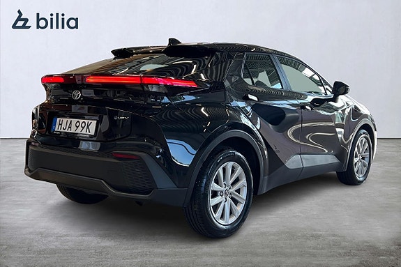 Toyota C-HR 18 of 22