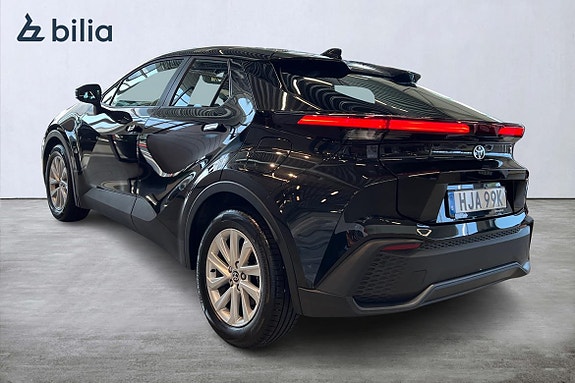 Toyota C-HR 2 of 22