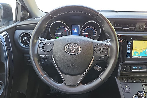 Toyota Auris 15 of 21