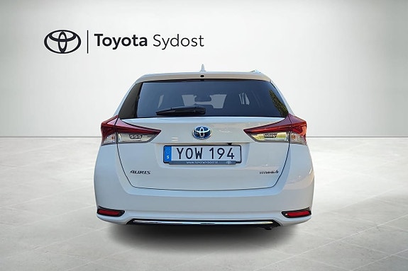 Toyota Auris 8 of 21