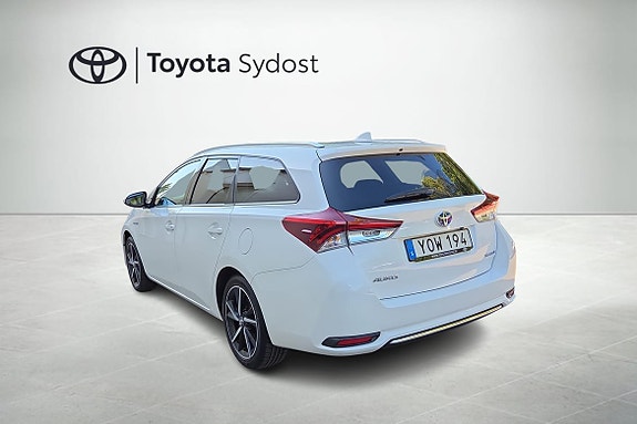 Toyota Auris 5 of 21