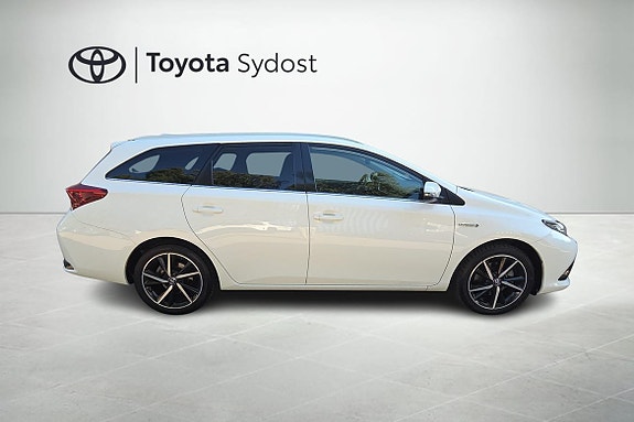 Toyota Auris 6 of 21