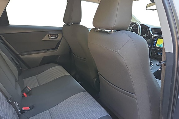 Toyota Auris 19 of 21