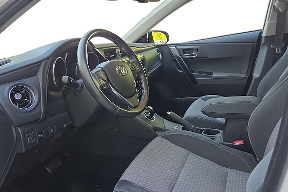 Toyota Auris 11 of 21
