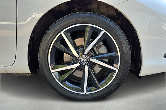 Toyota Auris 10 of 21