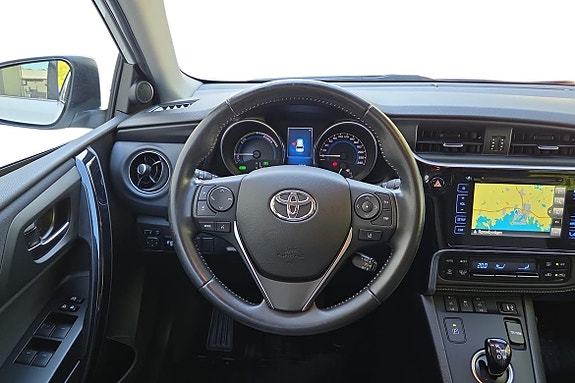 Toyota Auris 14 of 21