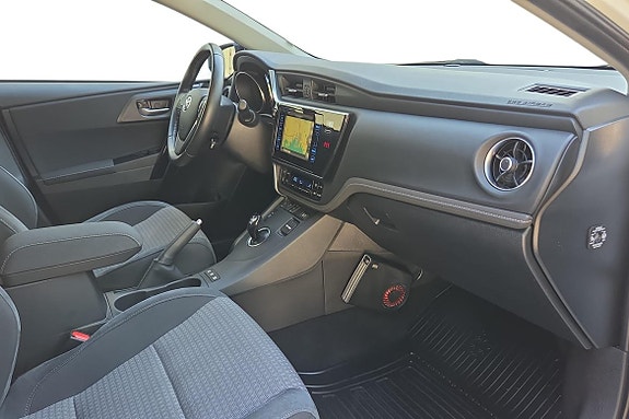 Toyota Auris 12 of 21