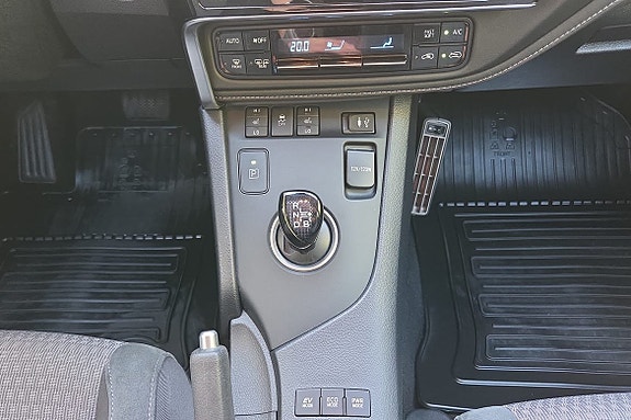 Toyota Auris 18 of 21