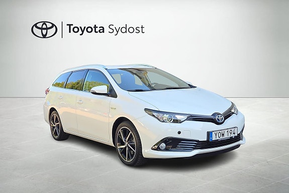 Toyota Auris 2 of 21