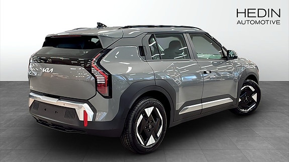Kia EV3 2 of 14