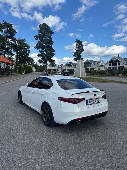 Alfa Romeo Giulia 5 of 16