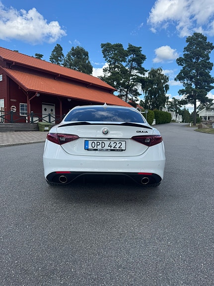 Alfa Romeo Giulia 6 of 16